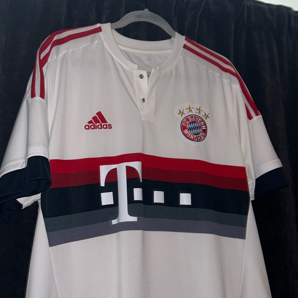 Bayern Munich 2015-2016 Away Kit